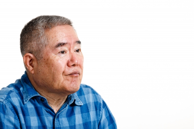 シニア男性の横顔